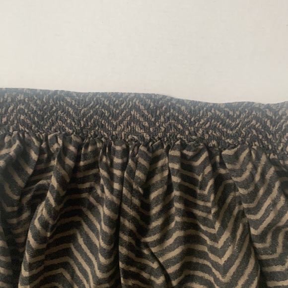 AMERICAN EAGLE OUTFITTERS BROWN AND BLACK CHEVRON PRINT CROPPED SIZE M - Picture 8 of 11
